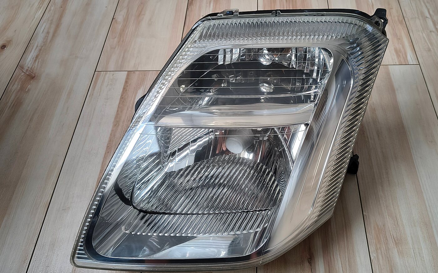 Lampa przednia Citroën C2 lewa